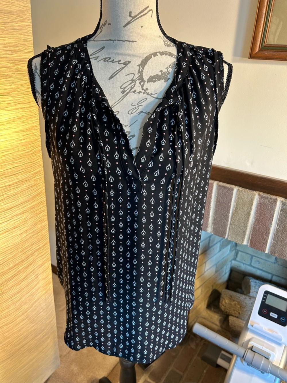 LOFT Sleeveless V-Neck Tie-Front Printed Blouse